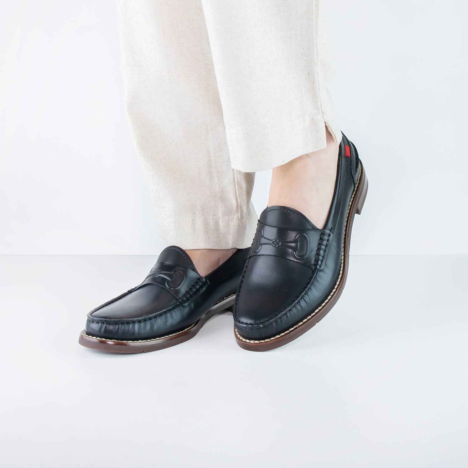 marc-joseph-new-york-penny-loafers-black-brushed-napa-5-academy-park-women-32557699563600_b93f27ad-283a-4b60-adc3-8dcd34a959d3.jpg